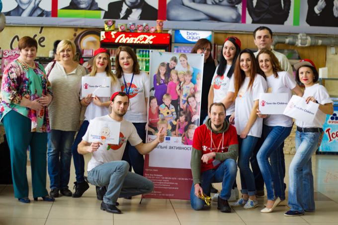 Ekaterina and other facilitators from Save the Children’s partner organization Zaporizhzhia Region Charity Fund “Child Smile” at the “Friendship Day” party, Bakhmut, 2017. Funding for the event was provided by ECHO. (Child's Smile).
